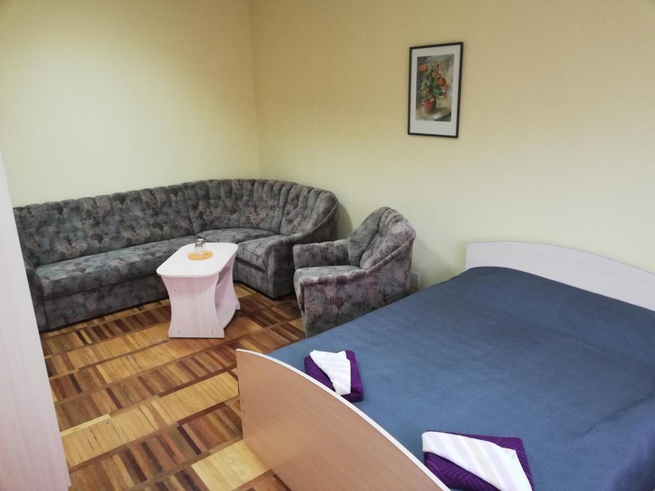 Rooms For Rent On Vokzal Брест Екстериор снимка